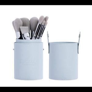 Makeup brushes